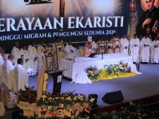 Minggu Migran di Batam Ditutup dengan Misa, Mgr. Adrianus: Relawan adalah Anugerah